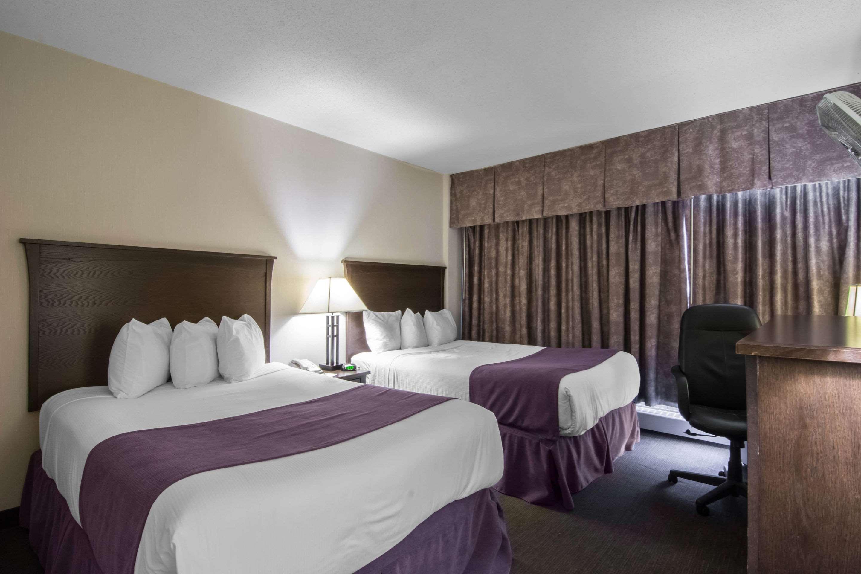 Quality Inn & Suites ילונייף מראה חיצוני תמונה
