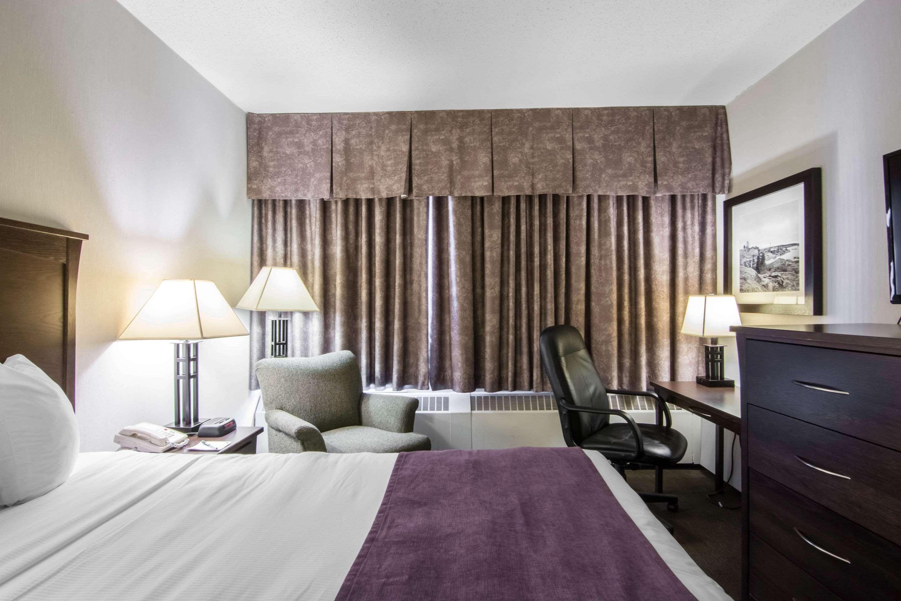 Quality Inn & Suites ילונייף מראה חיצוני תמונה