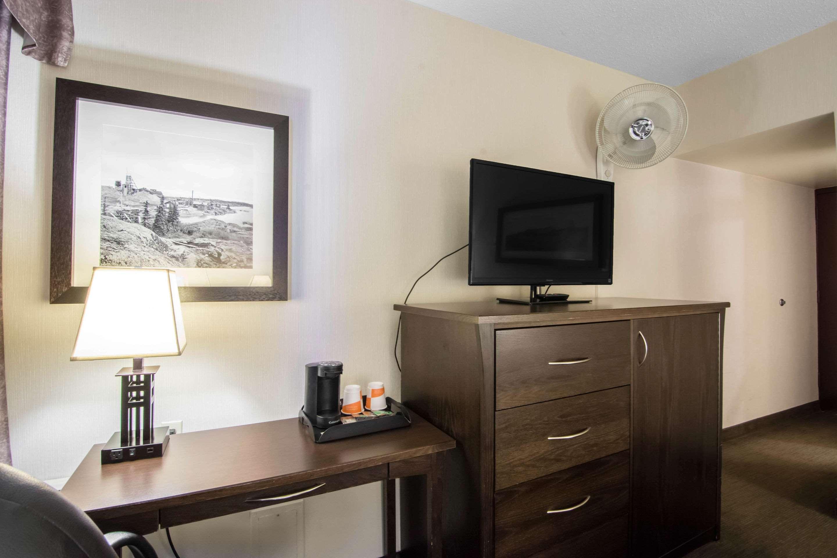 Quality Inn & Suites ילונייף מראה חיצוני תמונה