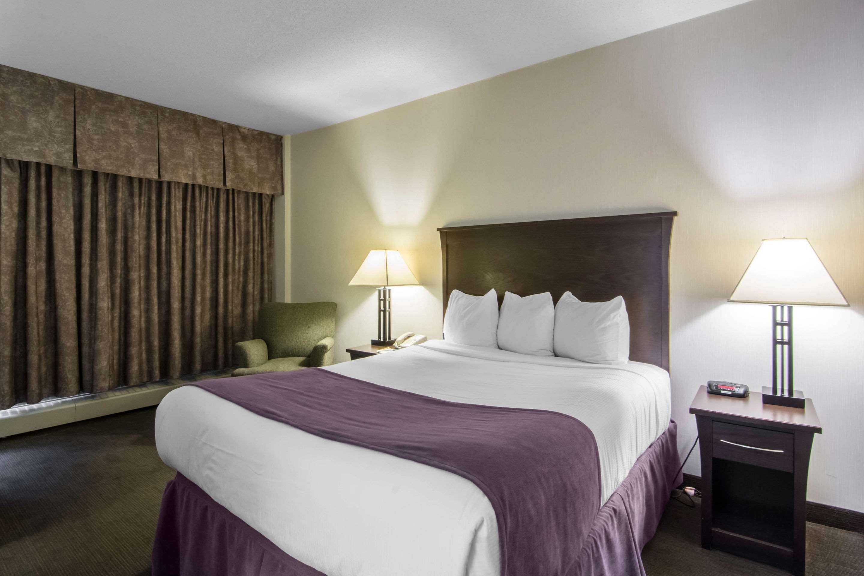 Quality Inn & Suites ילונייף מראה חיצוני תמונה