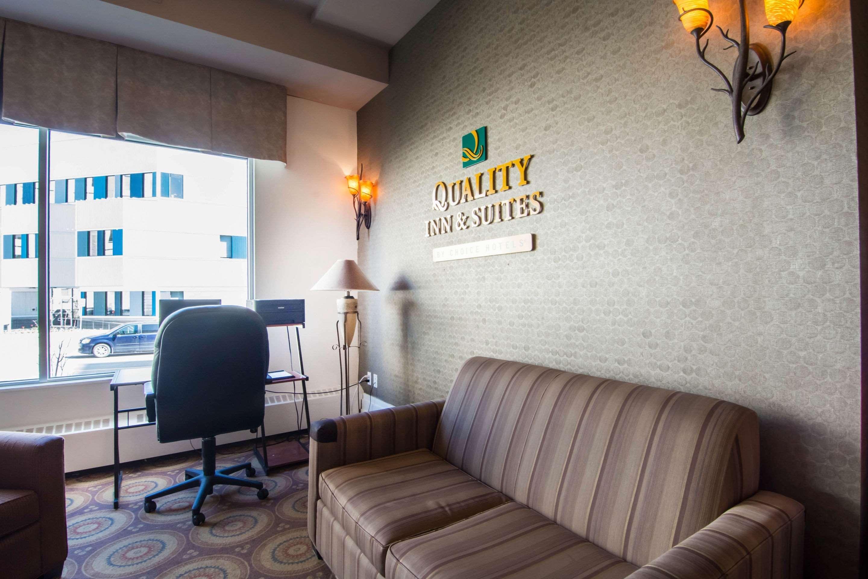 Quality Inn & Suites ילונייף מראה חיצוני תמונה